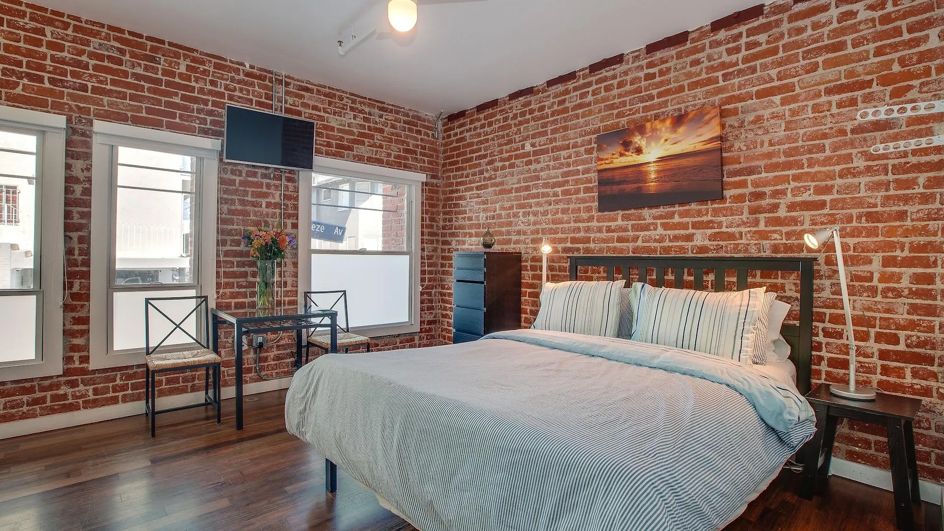 Venice Breeze Suites Los Angeles Hotel
