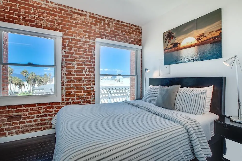 Venice Breeze Suites Los Angeles 3*,  United States