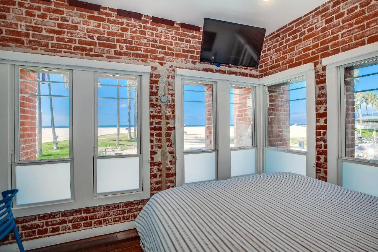 Venice Breeze Suites Los Angeles Hotel