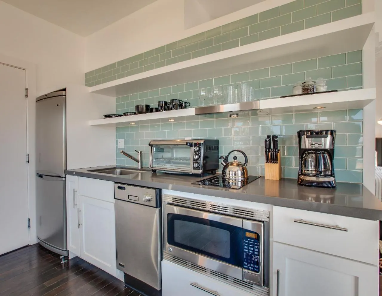 Venice Breeze Suites contacts