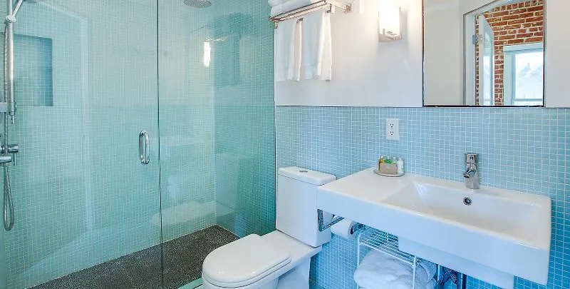 Venice Breeze Suites Los Angeles 3*,